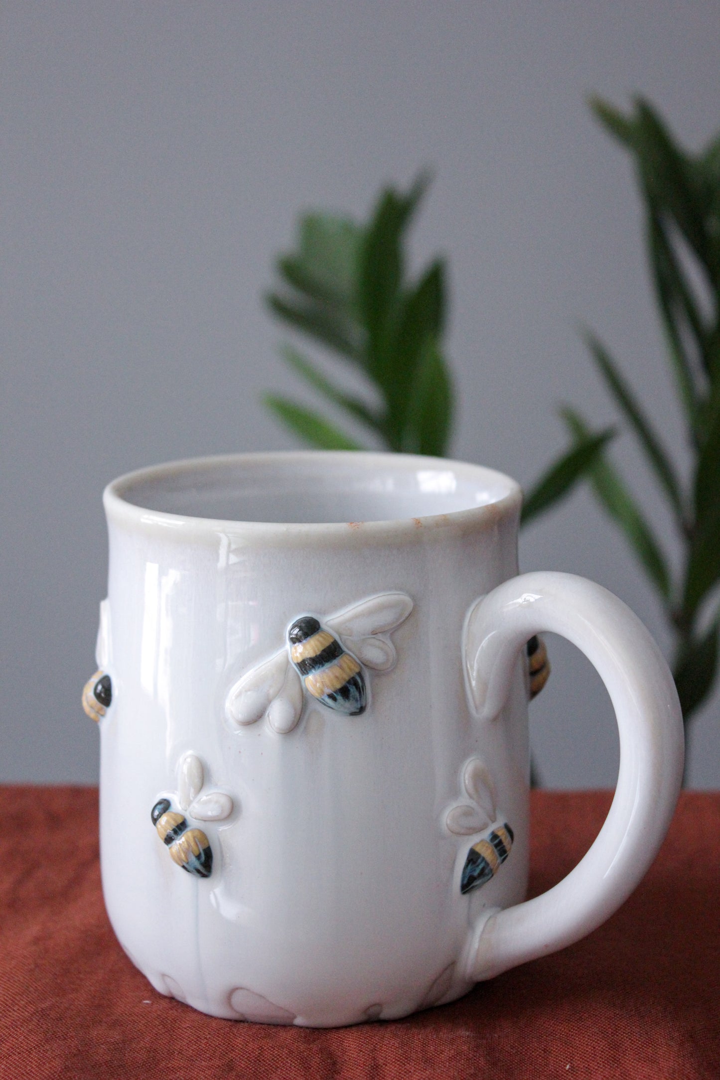 Bumblebee Mug 🐝 - 16oz