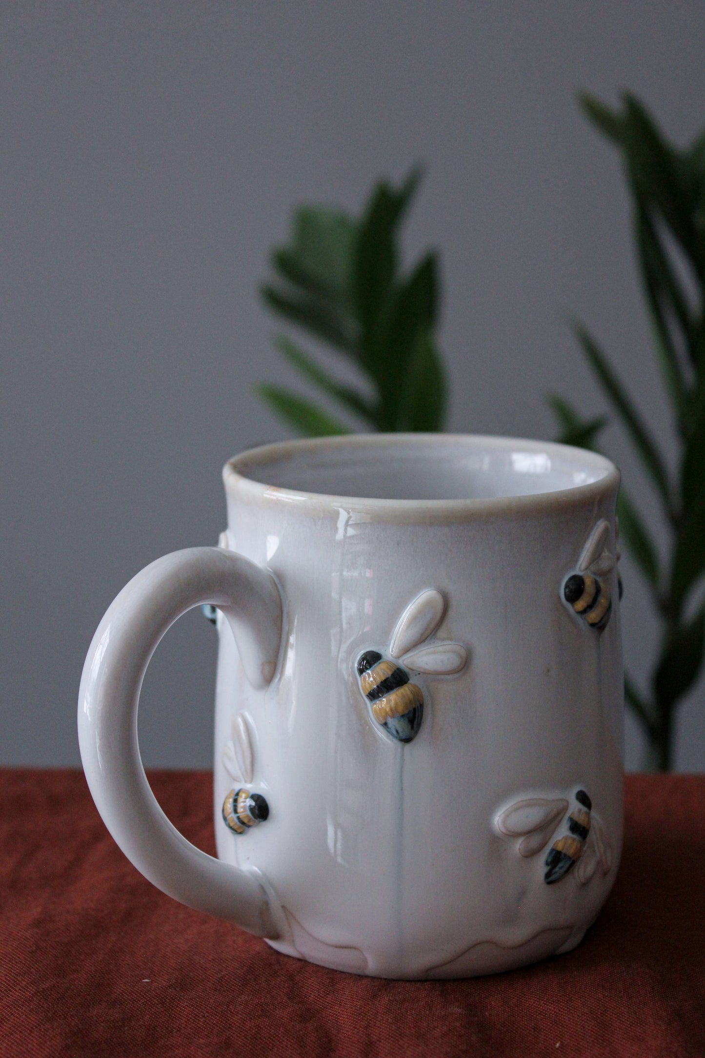 Bumblebee Mug 🐝 - 16oz