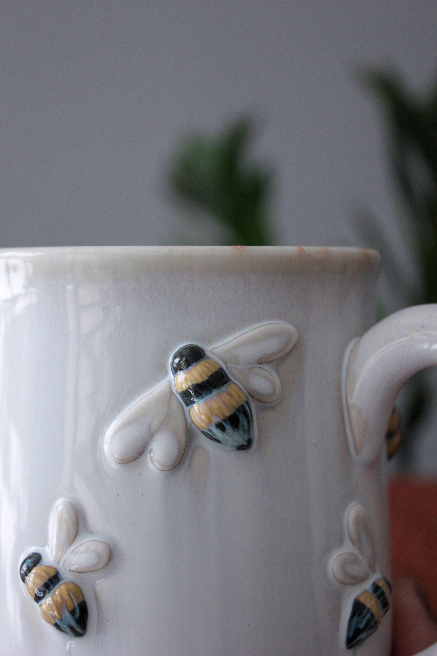 Bumblebee Mug 🐝 - 16oz