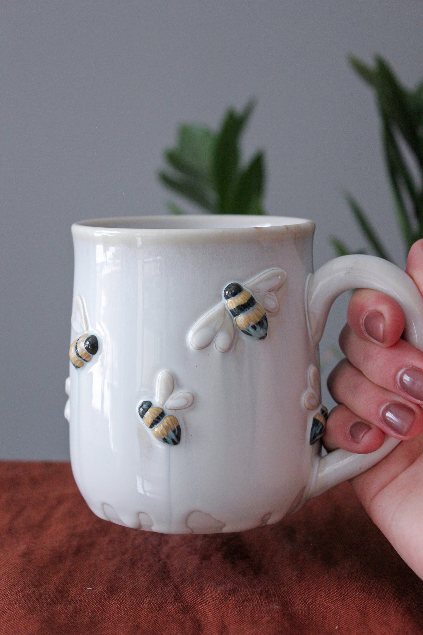 Bumblebee Mug 🐝 - 16oz